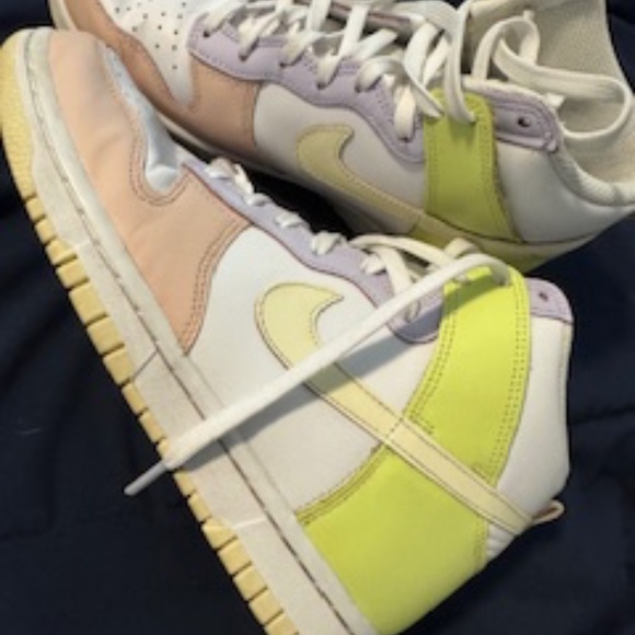 Womens Nike Hi Tops - Picture 2 of 5